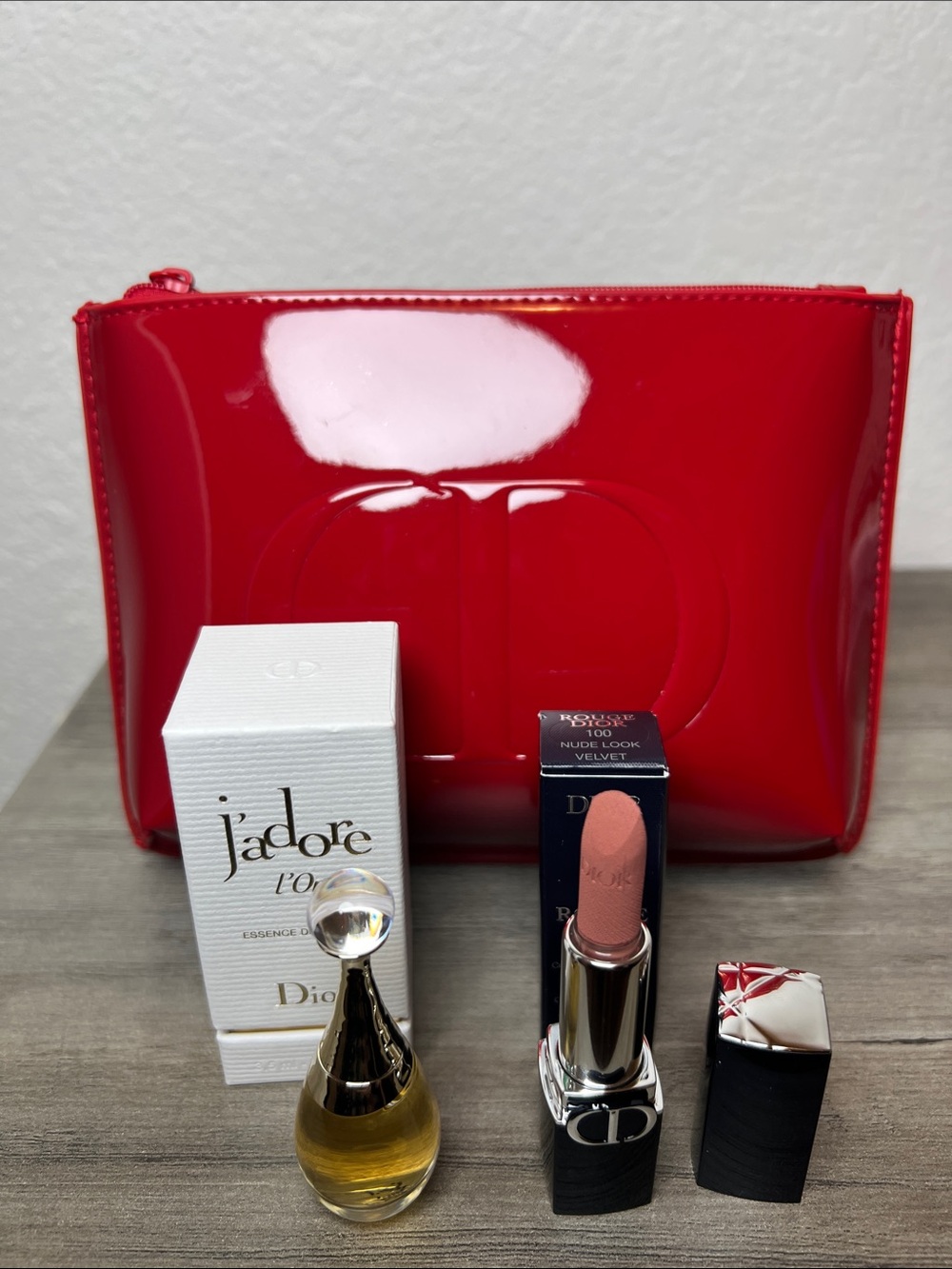 Dior Jadore L’or Essence de Parfum & Rouge Nude Look Velvet 100 Lipstick